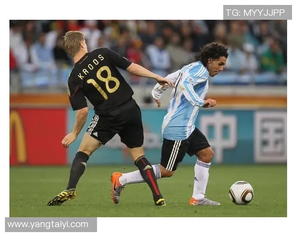 同塔与平福的精彩对决揭示了足球战术的博弈与团队合作的重要性 同塔与平福的精彩对决揭示了足球战术的博弈与团队合作的重要性